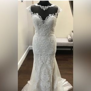 Justin Alexander Wedding Gown - Size 10